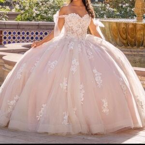 Exclusive Moda 2000 Quinceañera gown